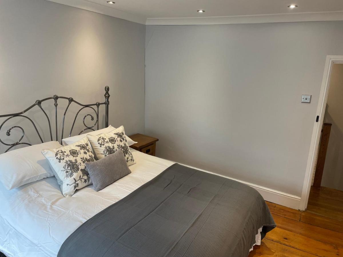 17 Eastgate Villa Cowbridge Bagian luar foto