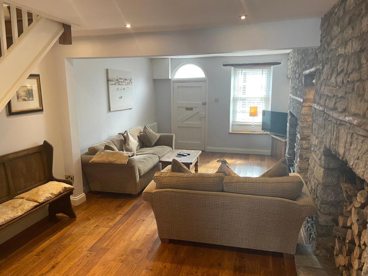17 Eastgate Villa Cowbridge Bagian luar foto